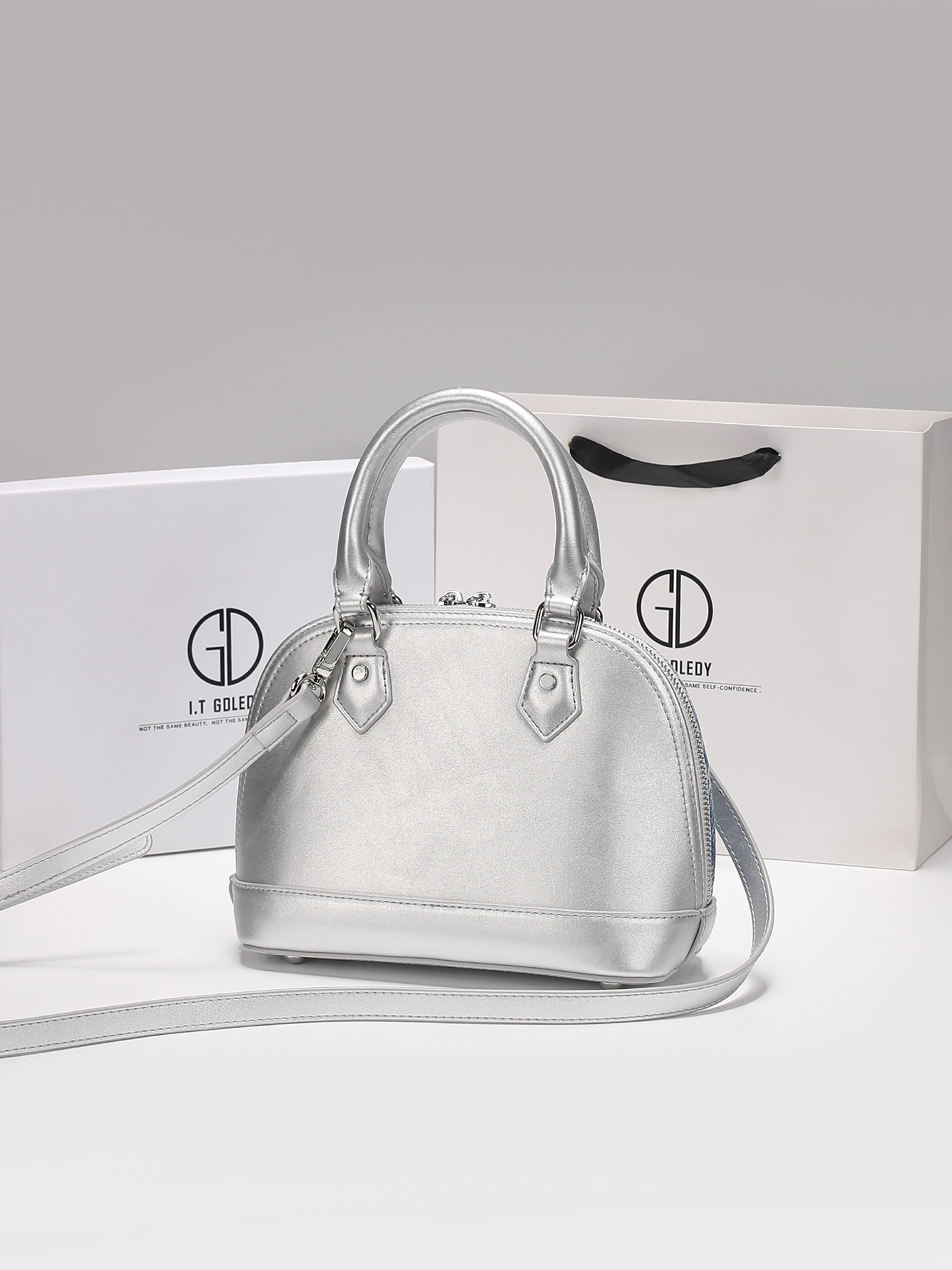 Versatile and Luxury Handheld  - Luxury Bags Denim incelemesi ve fiyatı
